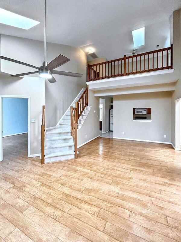 306 Hamlet Ct - Photo 3 of 21