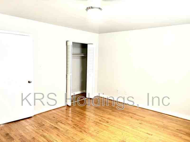 5228 Goolsby Ct - Photo 5 of 10