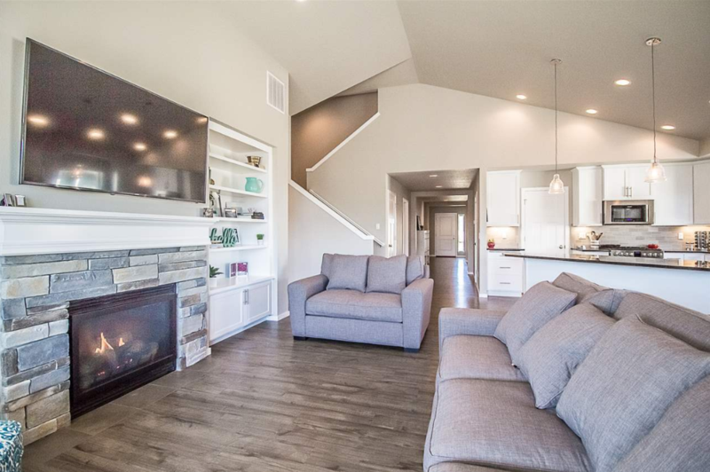 1960 N Oakland St - Photo 2 of 10