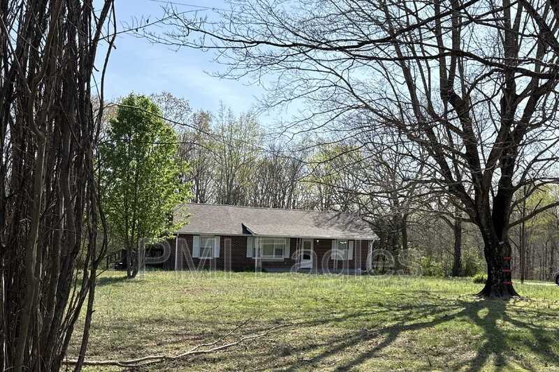 916 Southside Rd - Photo 2 of 9