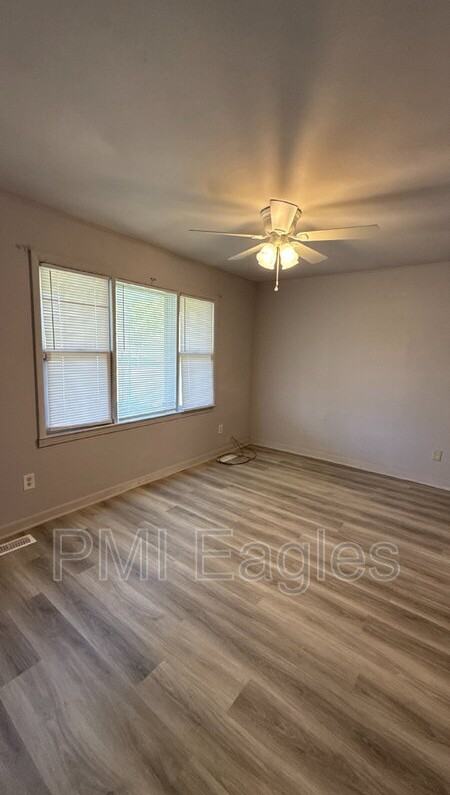 916 Southside Rd - Photo 3 of 9