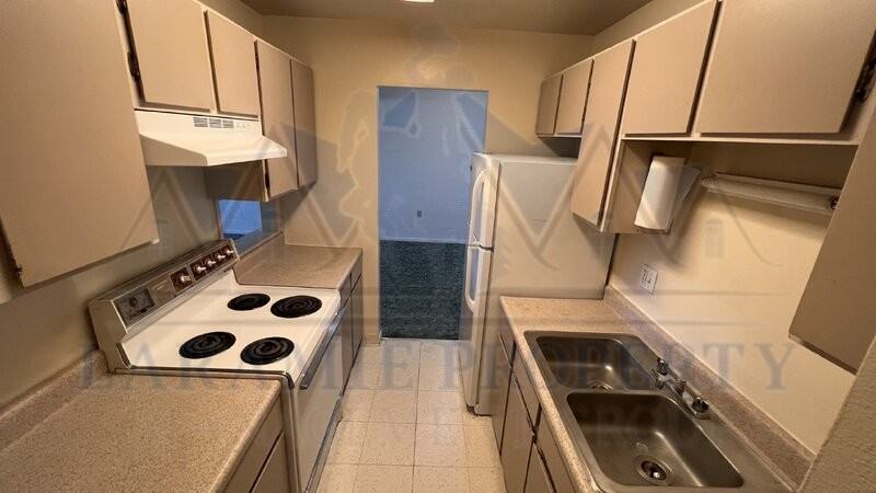 2310 E Garfield St #C10 - Photo 3 of 12