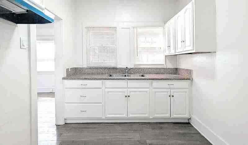 435 West 4th Street - Photo 4 of 11