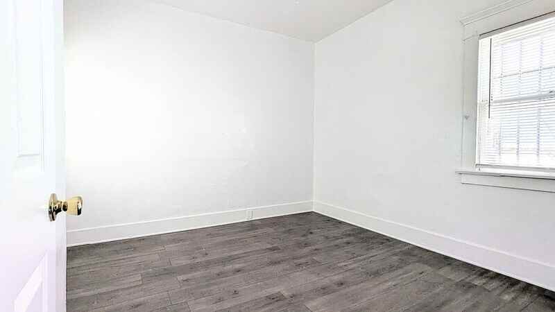 435 West 4th Street - Photo 6 of 11