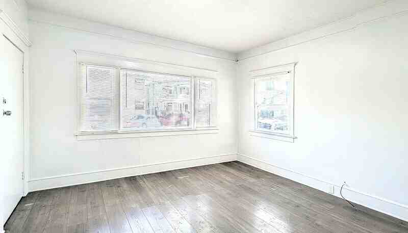 435 West 4th Street - Photo 7 of 11