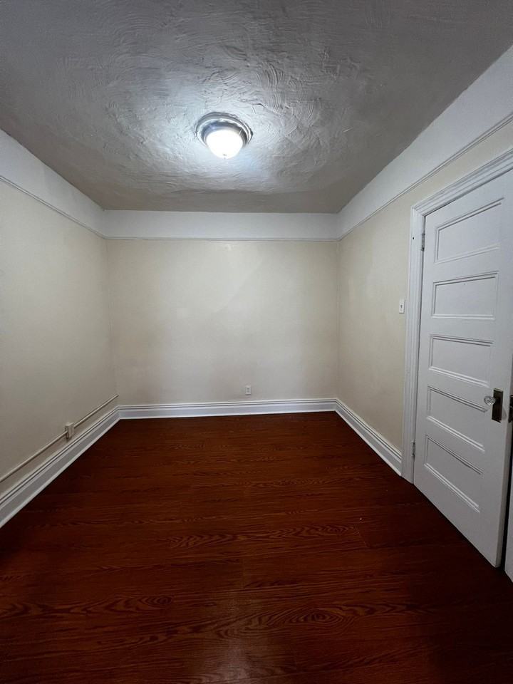 2210 Chatterton Ave - Photo 3 of 5