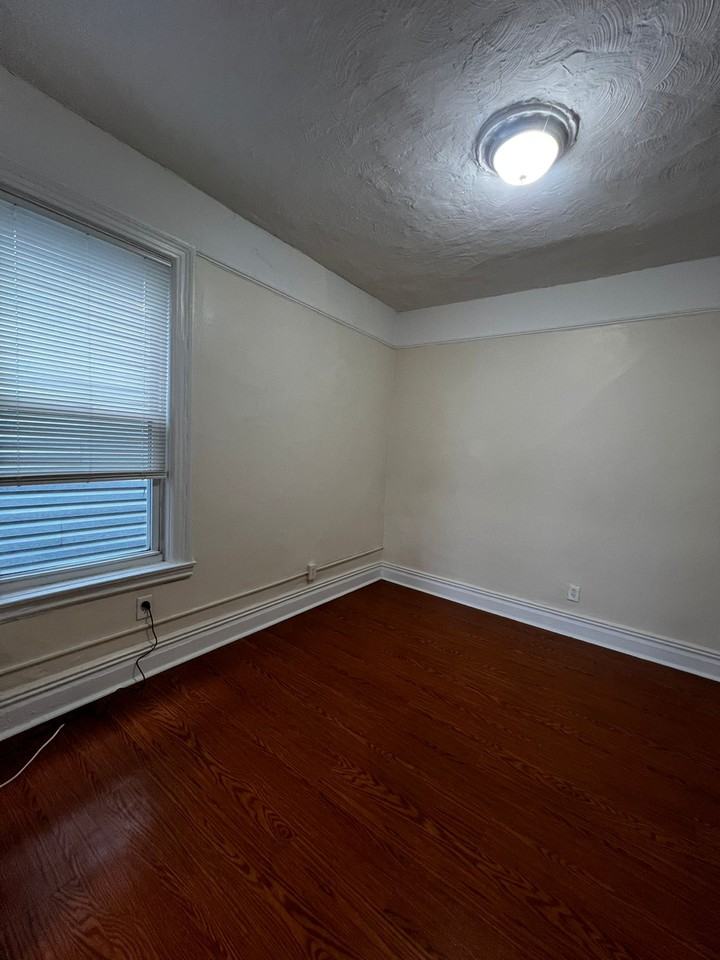 2210 Chatterton Ave - Photo 2 of 5