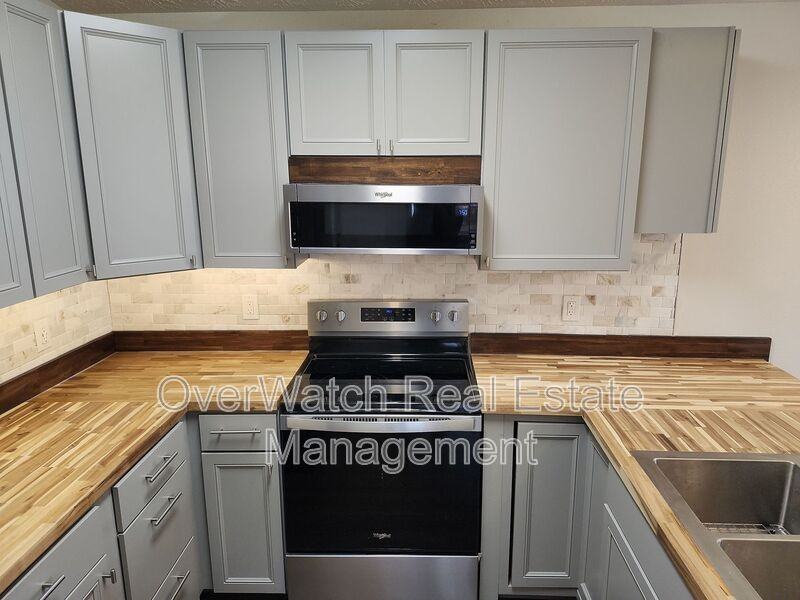 7641 Delridge Cir - Photo 2 of 25