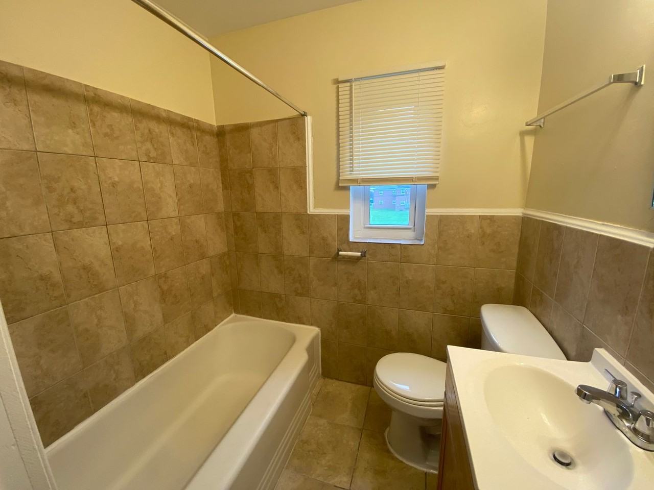 Riverfront Park Apartments - Photo 3 of 14