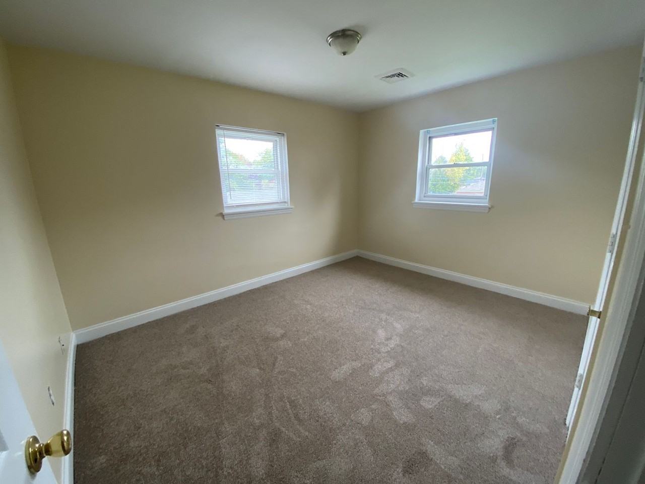 Riverfront Park Apartments - Photo 4 of 14