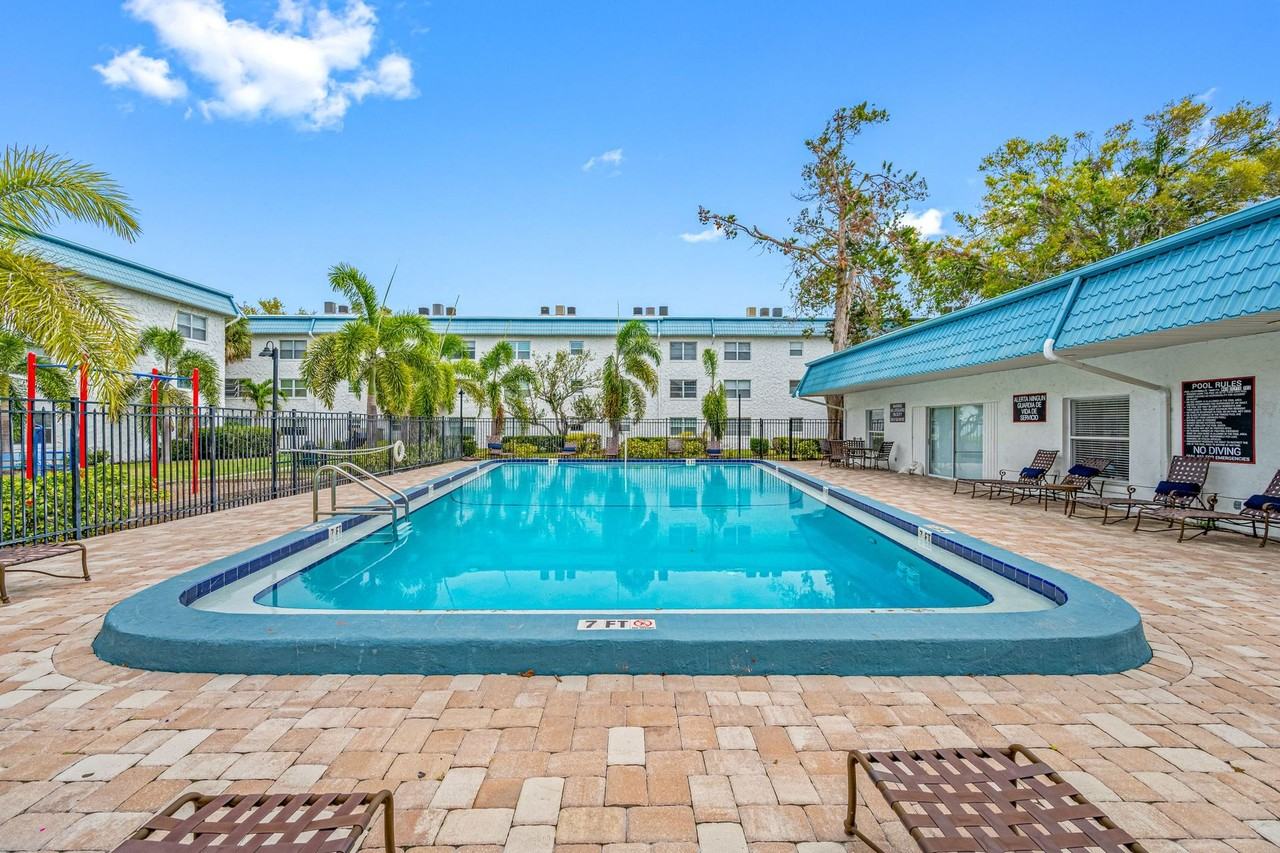 KC Flats Apartments - Photo 4 of 50