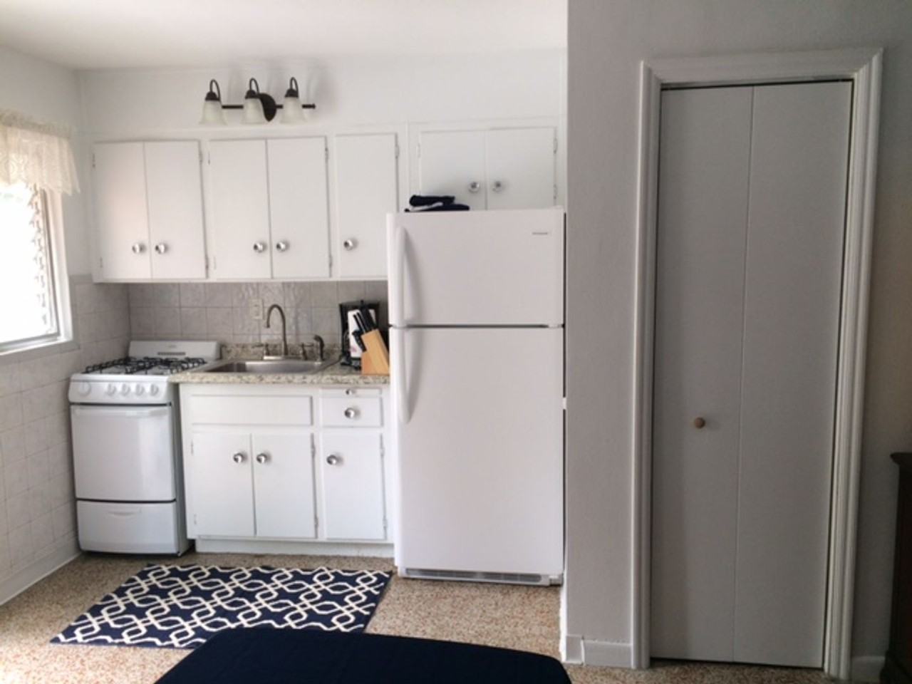 Jensen Beach efficiency with ALL UTILITIES INCLUDED! - Photo 6 of 18