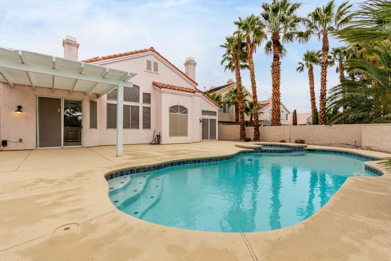 2412 Shady Vista Dr