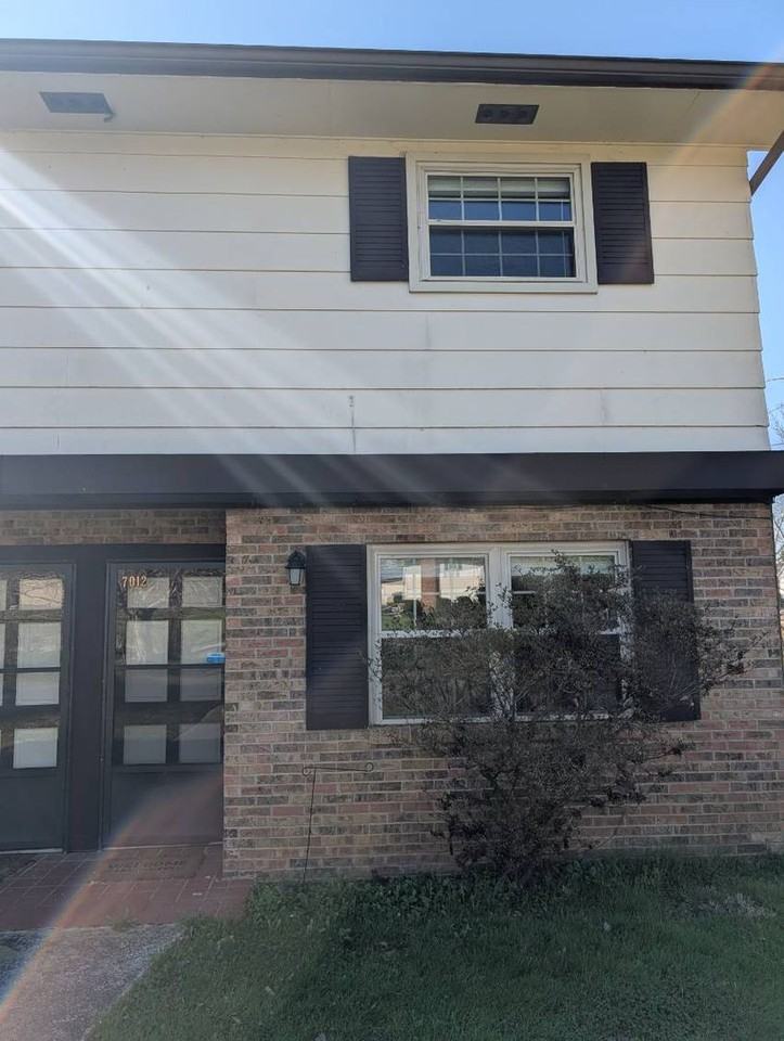 7012 Regency Rd - Photo 2 of 16