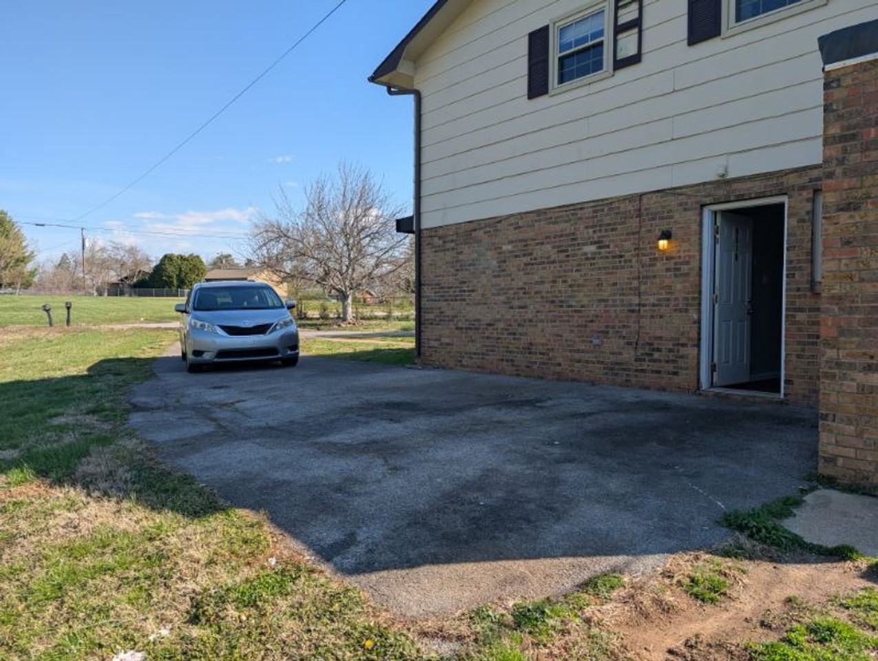 7012 Regency Rd - Photo 3 of 16