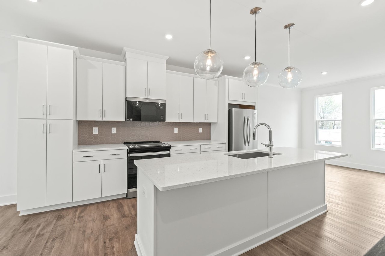 425 Blairhill Rd - Photo 6 of 34