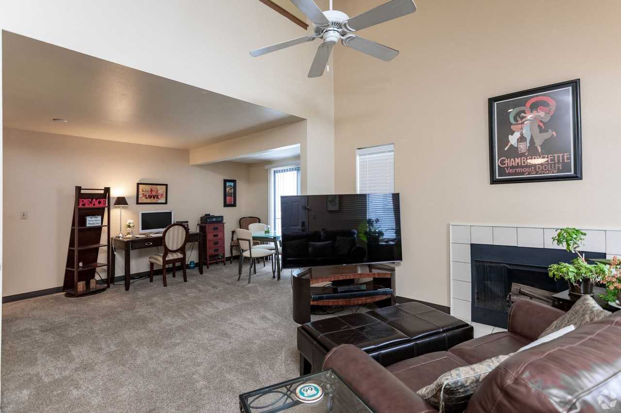 The Glen Luxury Townhomes - Photo 7 of 35