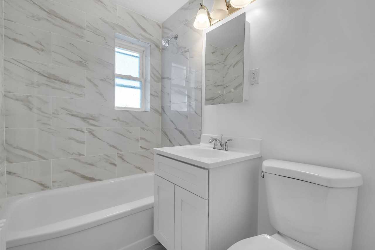 Chilton Hall Apartments - Photo 5 of 50