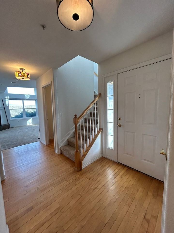 1625 Rockview Cir - Photo 2 of 38