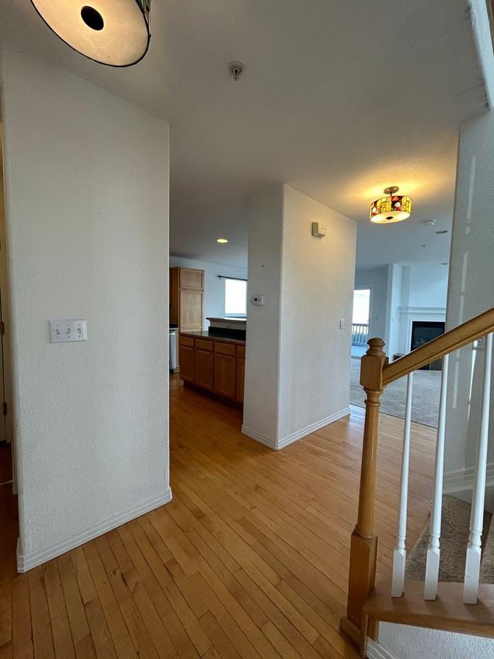 1625 Rockview Cir - Photo 3 of 38