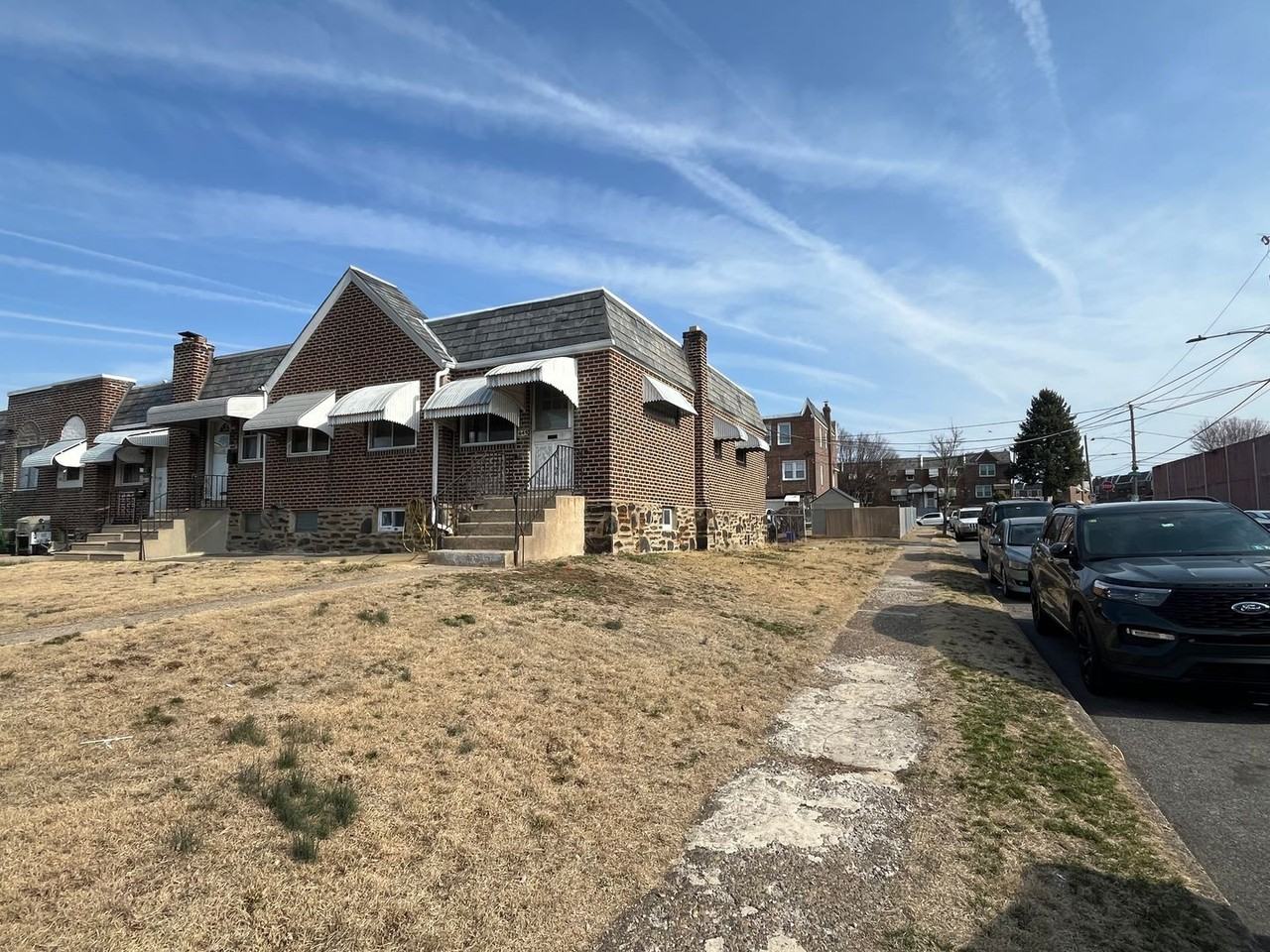 1649 Creston St - Photo 2 of 12