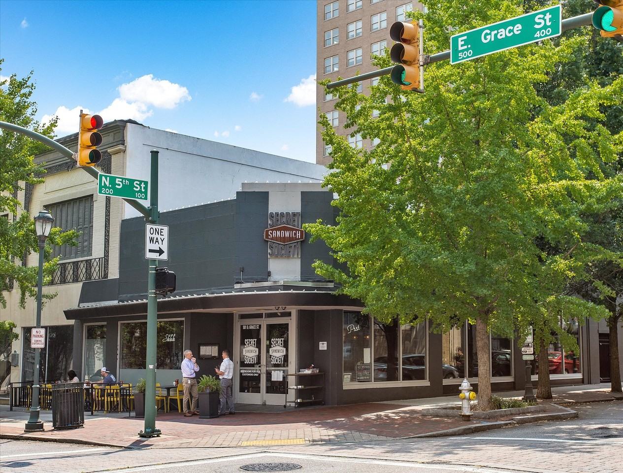 Grace Street 306 E - Photo 5 of 33