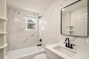 featured image of 450 W Franklin St
