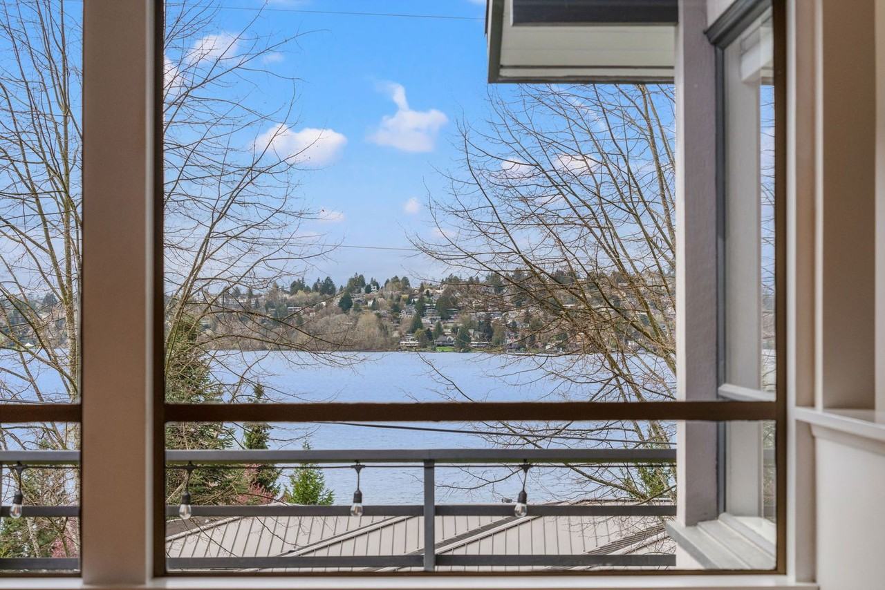 10 Shore Ln - Photo 3 of 31