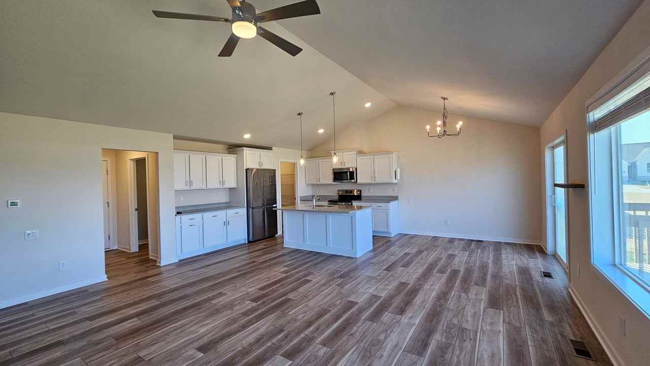 905 Chestnut Dr - Photo 2 of 18