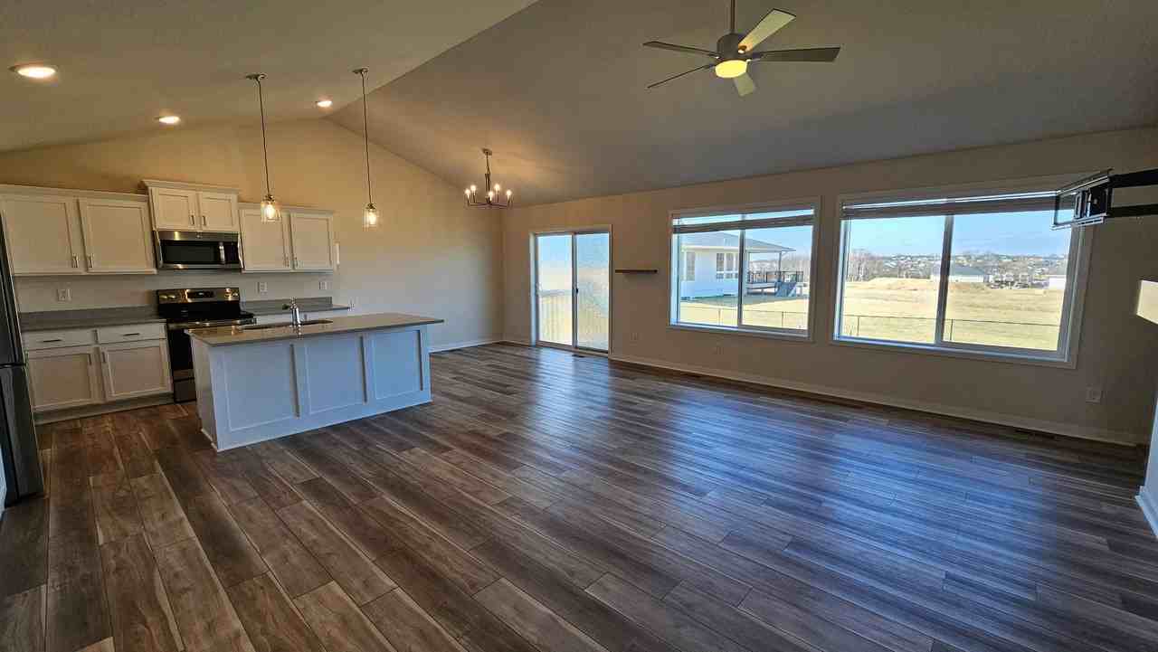 905 Chestnut Dr - Photo 3 of 18