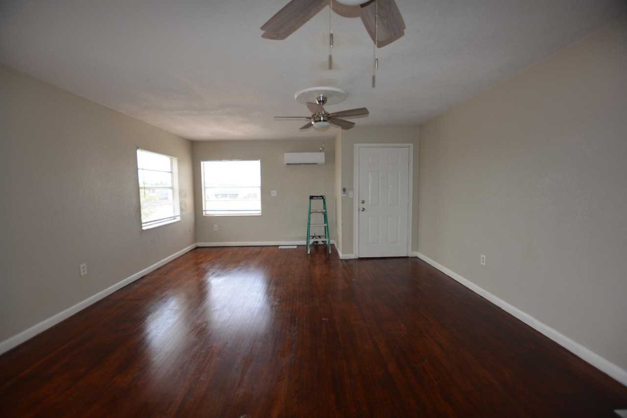 1712 East Hinson Avenue - Photo 2 of 11