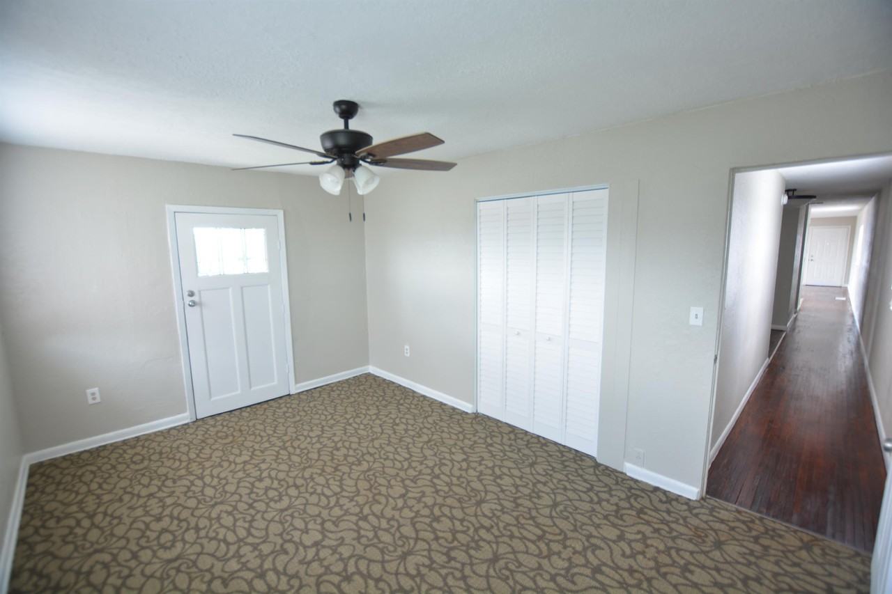 1712 East Hinson Avenue - Photo 3 of 11