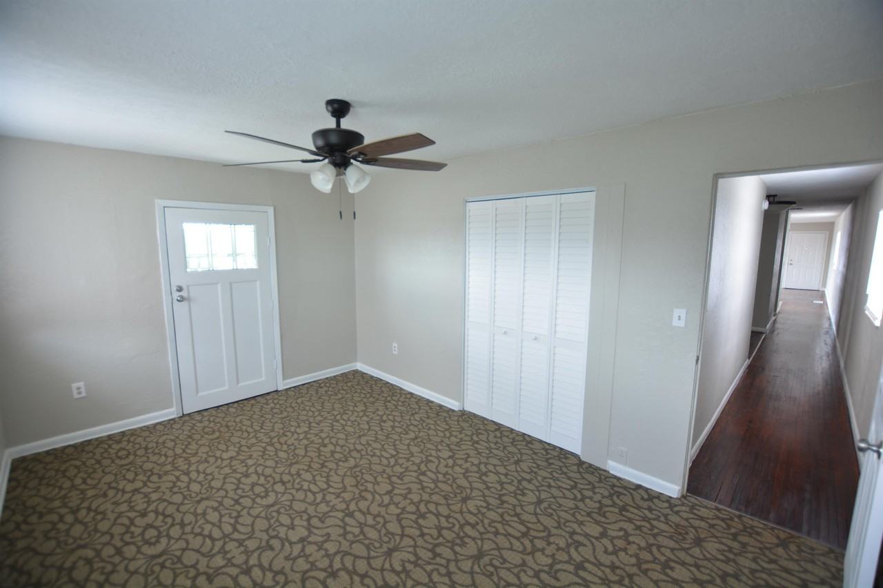 1712 East Hinson Avenue - Photo 4 of 11