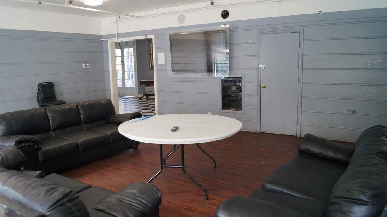 649 Gayley Ave - Photo 2 of 29