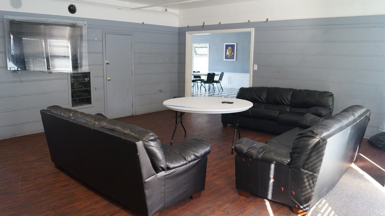 649 Gayley Ave - Photo 3 of 29