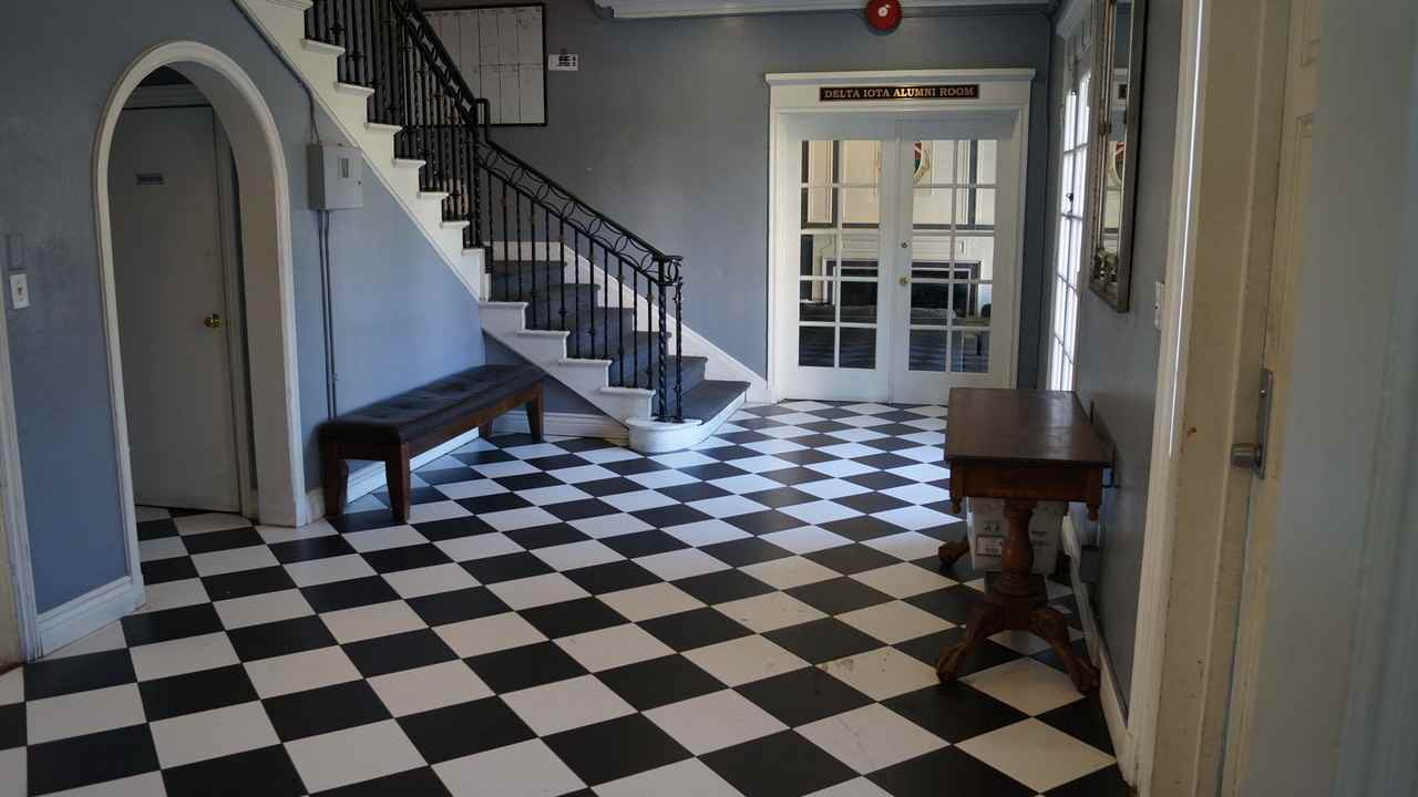 649 Gayley Ave - Photo 5 of 29