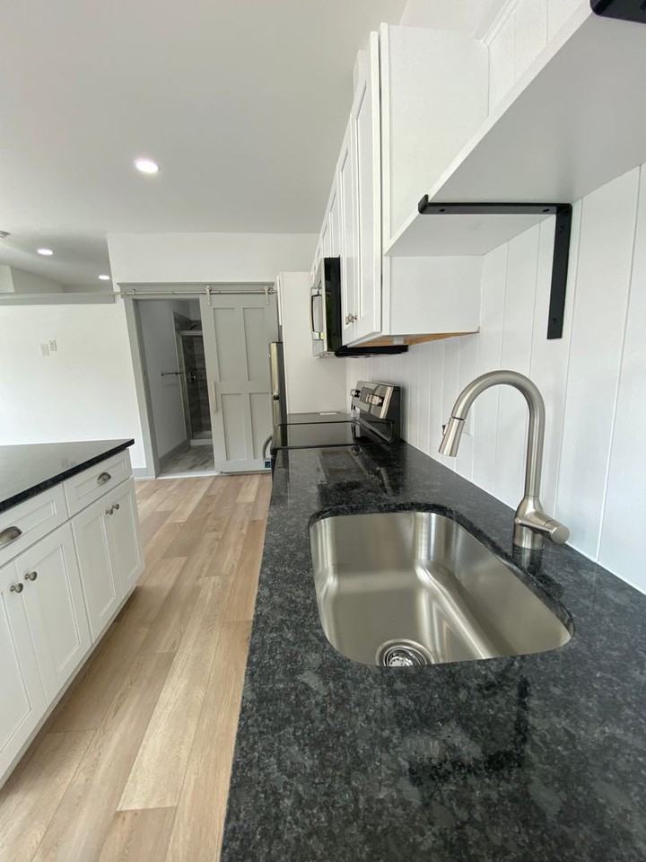 627 Manor St - Photo 2 of 12