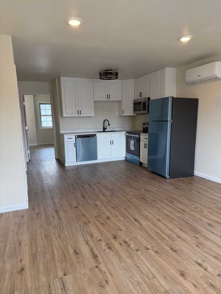 309 Main St #6 - Photo 4 of 17