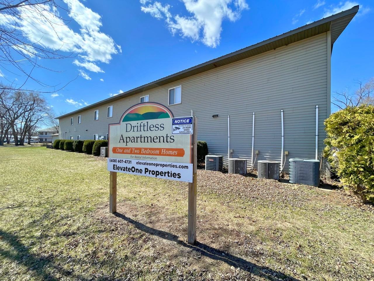 815 S Dousman St - Photo 3 of 14