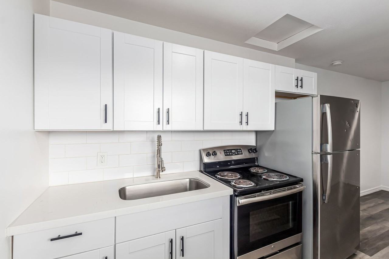 5517 N 27th Dr #15 - Photo 4 of 17