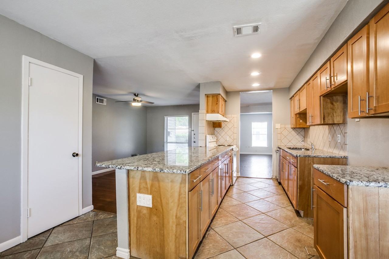 4425 Windsor Dr - Photo 6 of 12