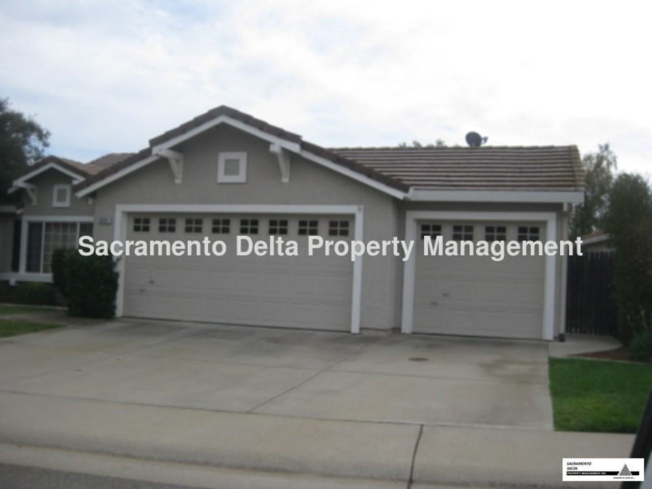 15082 Seguridad Dr - Photo 2 of 18