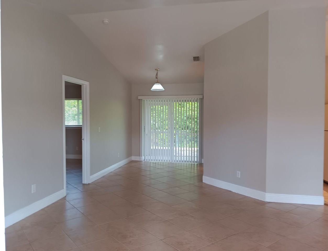714 Jack Ave S - Photo 5 of 36