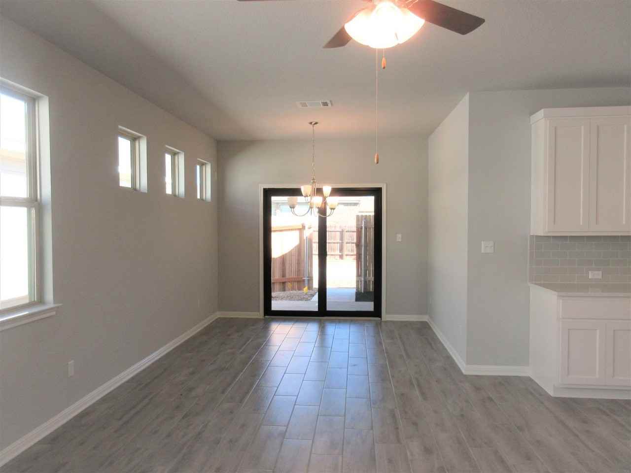 2224 Pecan Island Dr - Photo 3 of 24