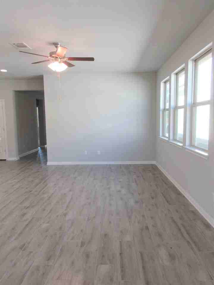 2224 Pecan Island Dr - Photo 4 of 24