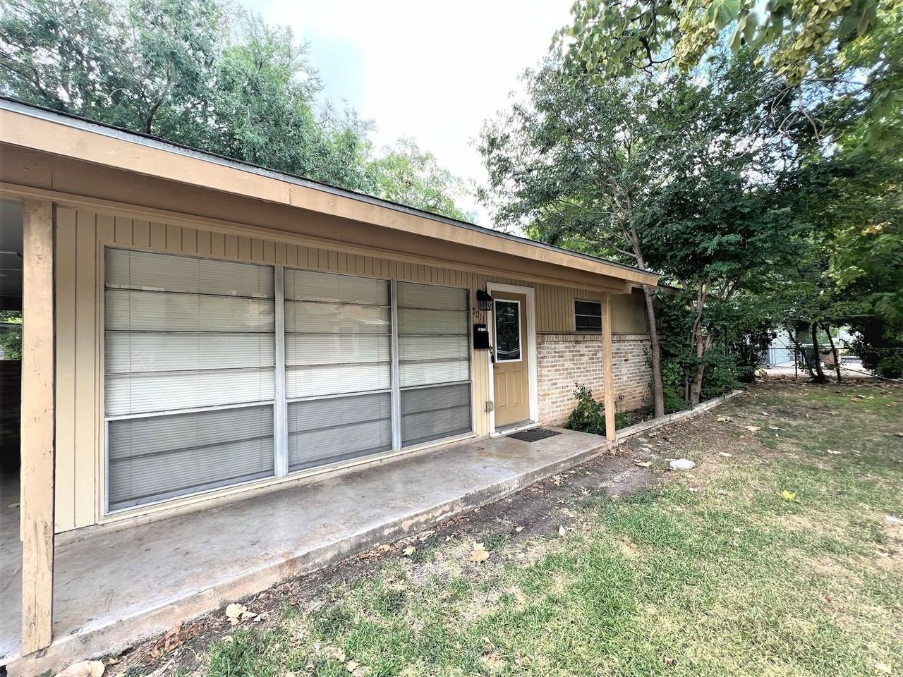 5011 Finley Dr - Photo 3 of 22