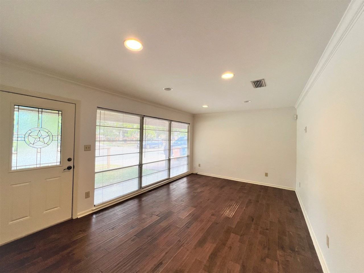 5011 Finley Dr - Photo 4 of 22