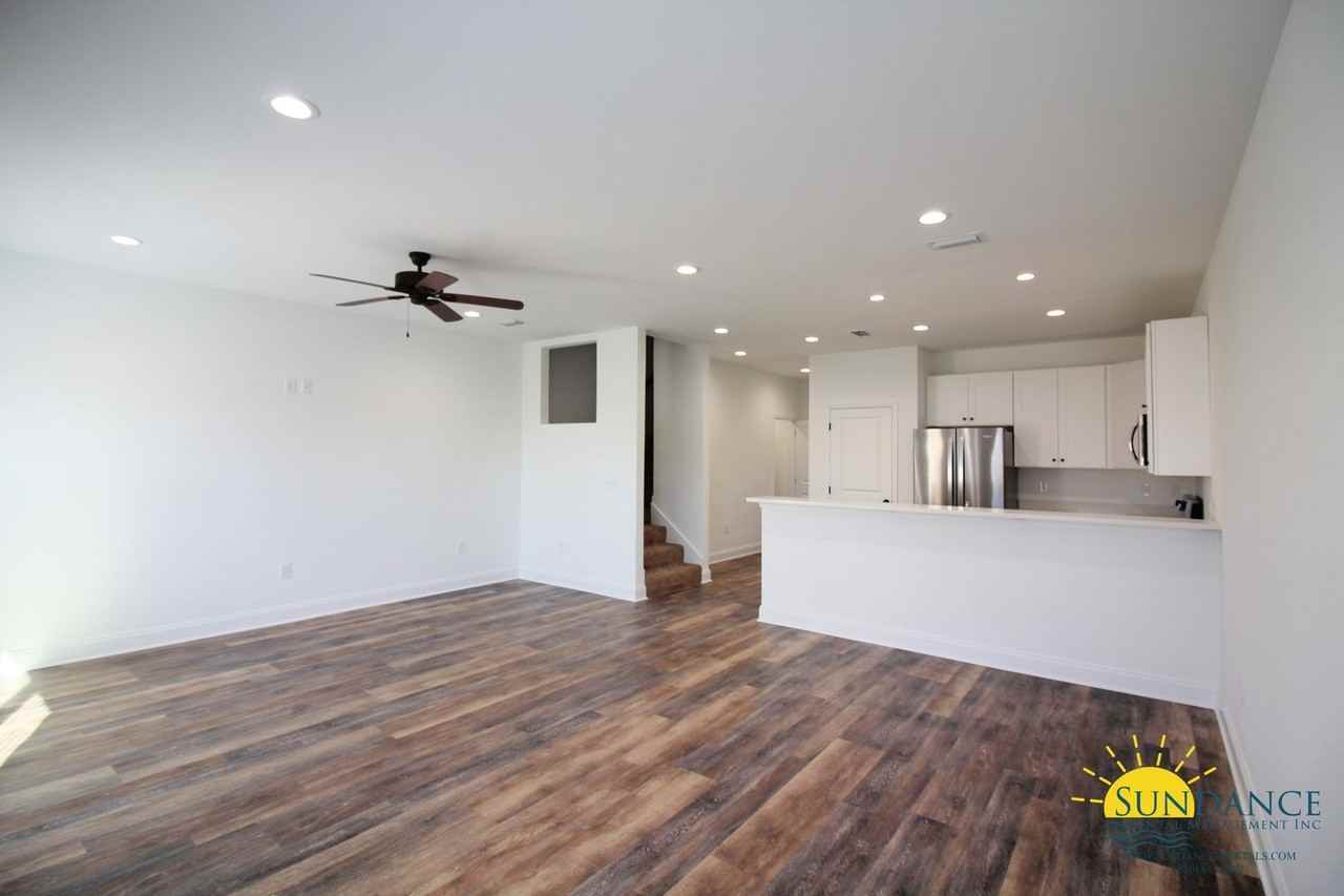 8 Alder Ave Se - Photo 3 of 18