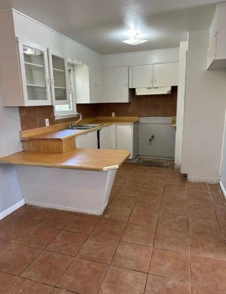 3305 E Colgate St - Photo 3 of 14