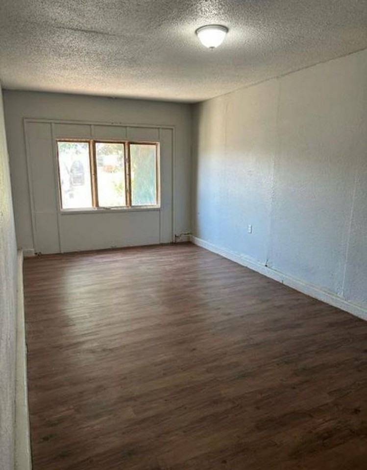 3305 E Colgate St - Photo 7 of 14